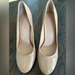 Colin Stuart Nude Patent Round-Toe Pumps - Neutral Beige